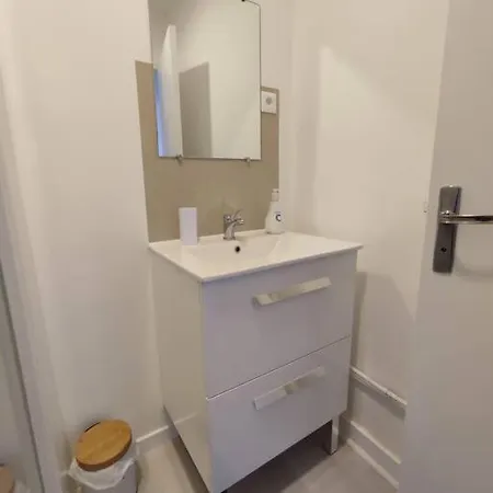 Le Petit Jacques, & Garage *