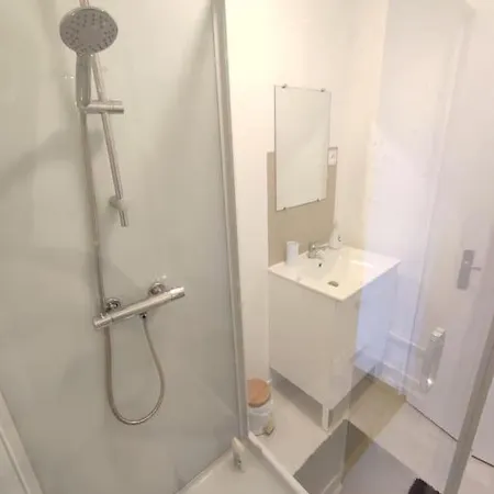 Le Petit Jacques, & Garage *